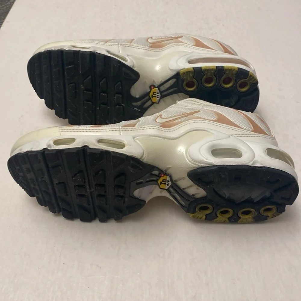 NIKE Air Max Plus CD0609-105 Sneakers Size 6Y or Women’s 7.5
